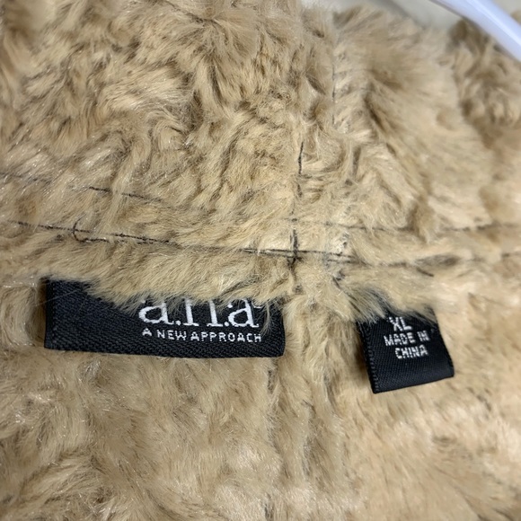 a.n.a Faux Fur Vest - Picture 3 of 3